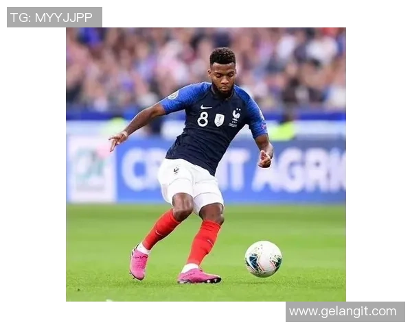 托马足球：从青涩少年到职业球员的成长之路与梦想追逐